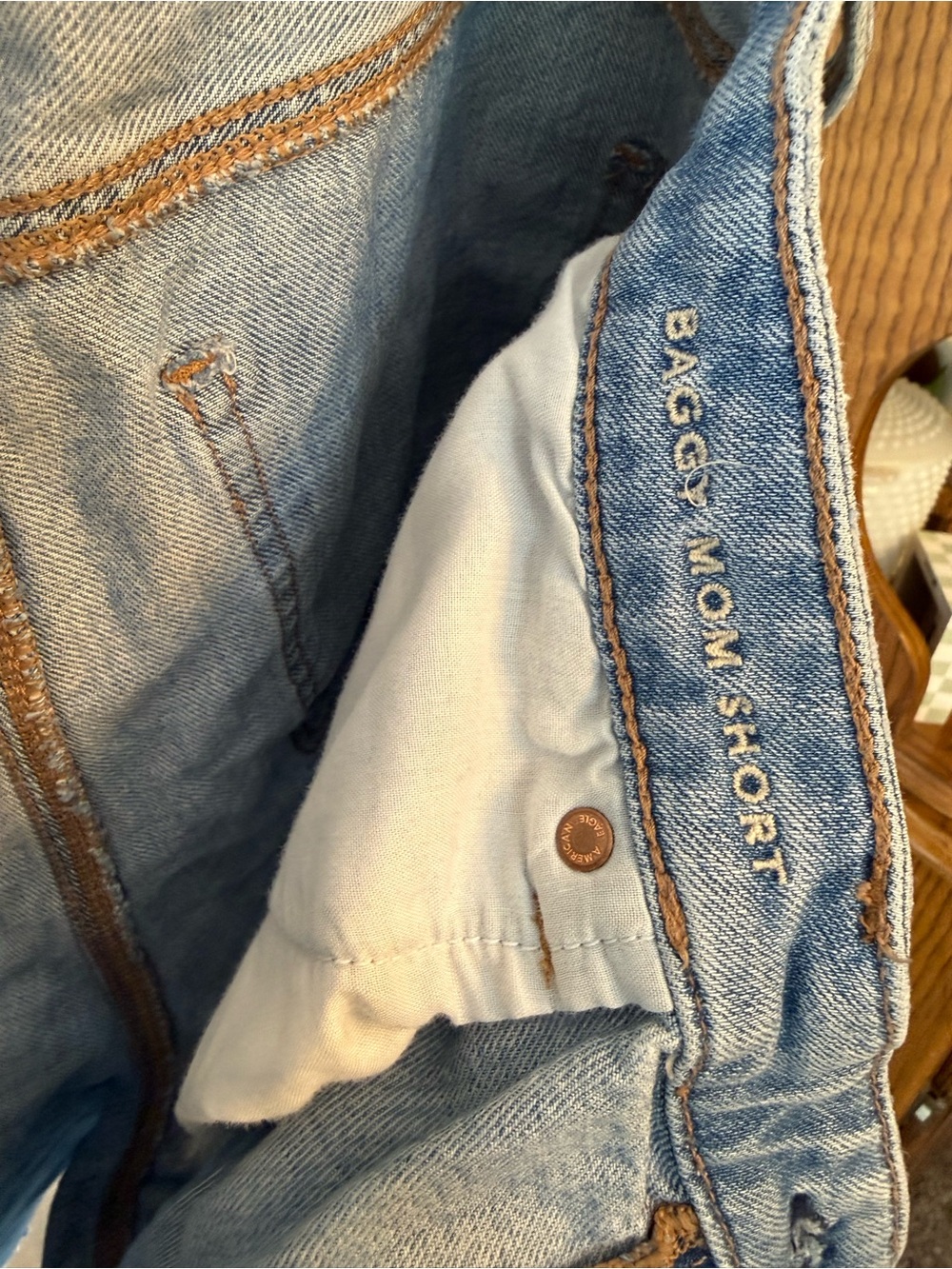 American Eagle women’s Baggy Mom Short, High-Rise Distressed Denim. Size 14 - Picture 6 of 6